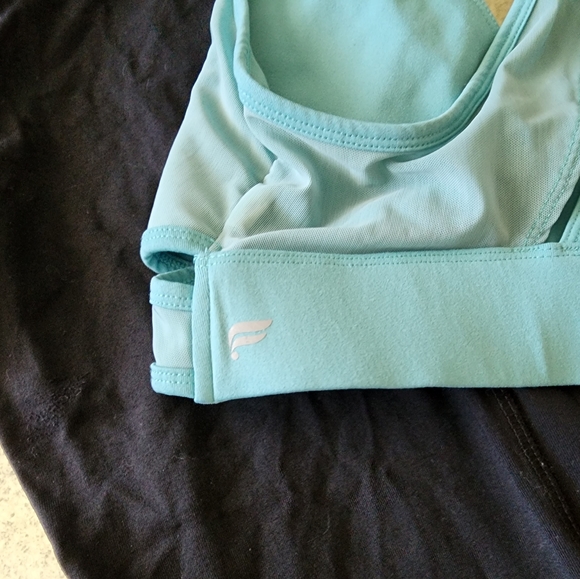 Fabletics sports bra & leggings combo - Picture 4 of 5